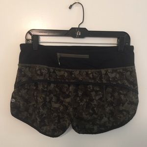 Lululemon Speed short, Mystic Jungle print, size 6